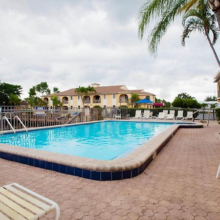 Oyo Waterfront Hotel- Cape Coral Fort Myers, Fl Экстерьер фото