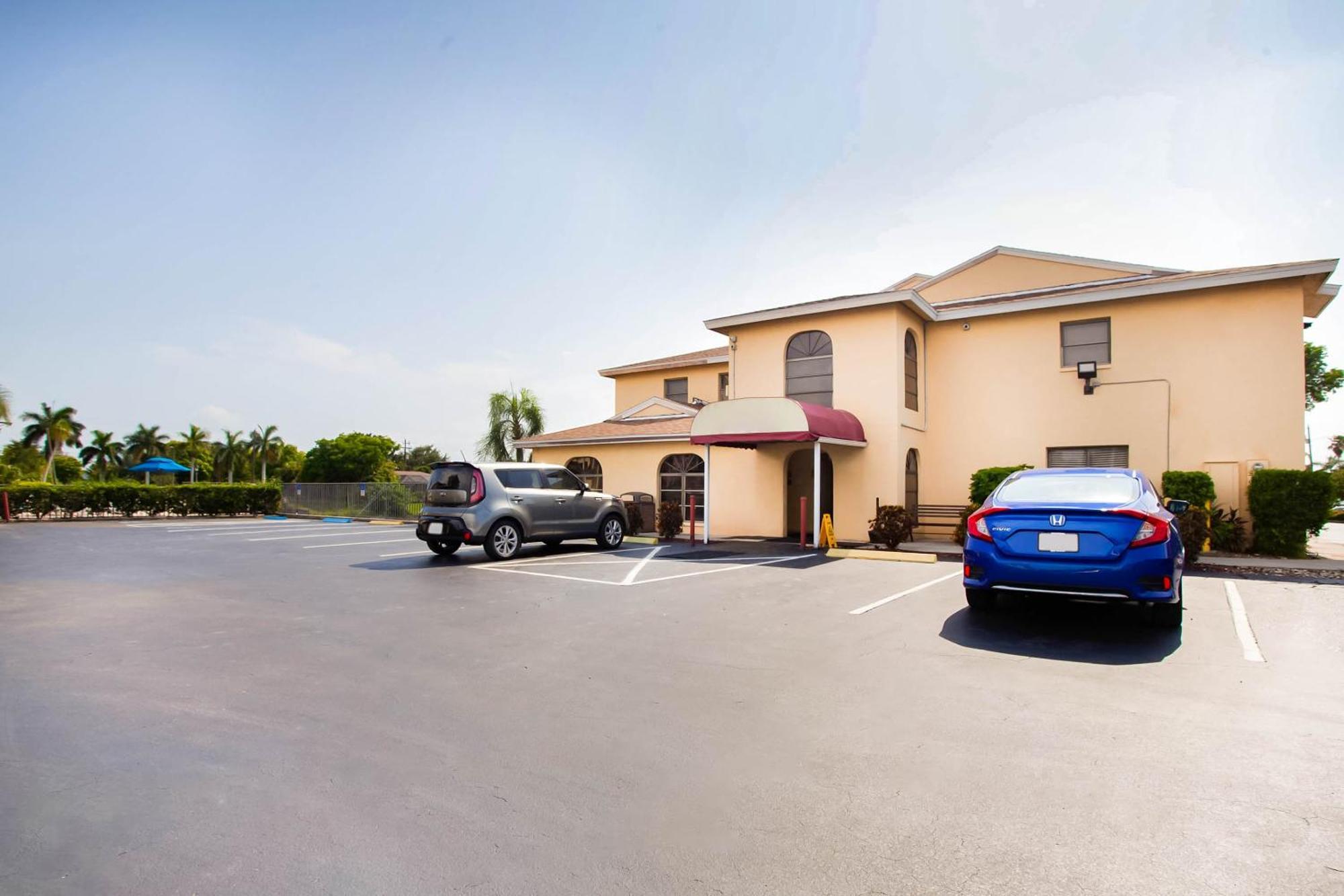 Oyo Waterfront Hotel- Cape Coral Fort Myers, Fl Экстерьер фото