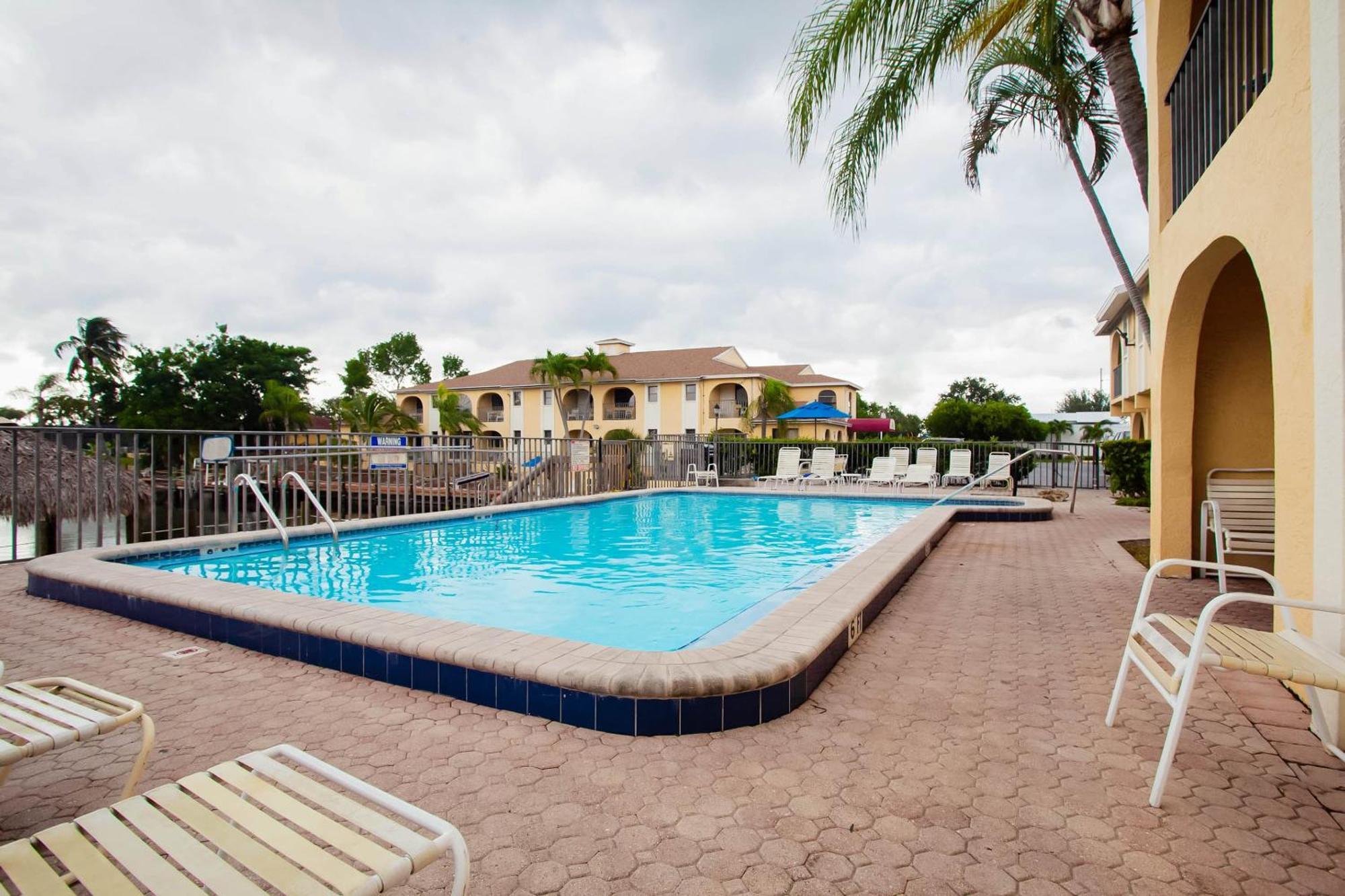 Oyo Waterfront Hotel- Cape Coral Fort Myers, Fl Экстерьер фото